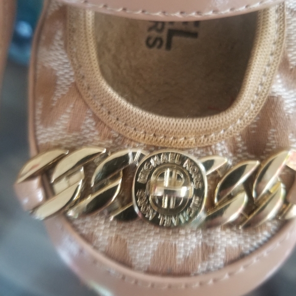 Michael kors baby shoes, us size 2 - Picture 3 of 5